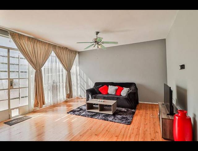 2 BEDROOM TOWNHOUSE FOR SALE IN BIRCHLEIGH